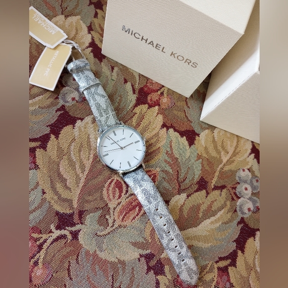 Michael Kors Addyson Silver Monogram Watch - Picture 5 of 14